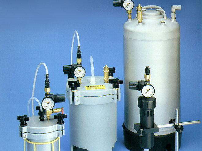 Flüssigkeitsbehälter mit analogem Messgerät