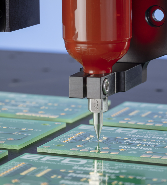 Ein No Translation Needed® SmoothFlow™ Edelstahl Automobilindustrie im Einsatz in PCB Dosieren.